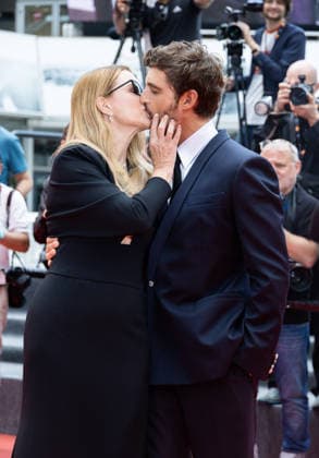Internationale Filmfestspiele von Cannes, The Unknown Premiere #4 79ème Festival International du Film de Cannes Montée des marches du film L inconnue 79th International Cannes Film Festival Red Carpet with L inconnue cast 456335 2026 05 18 Efira, Virginie Schneider, Niels  Copyright: xIvankaxVoisinx xStarfacex STAR_456335_005