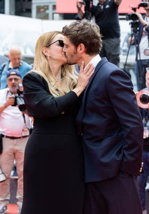 Internationale Filmfestspiele von Cannes, The Unknown Premiere #4 79ème Festival International du Film de Cannes Montée des marches du film L inconnue 79th International Cannes Film Festival Red Carpet with L inconnue cast 456335 2026 05 18 Efira, Virginie Schneider, Niels  Copyright: xIvankaxVoisinx xStarfacex STAR_456335_007