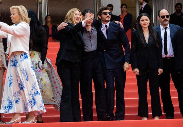 Internationale Filmfestspiele von Cannes, The Unknown Premiere #4 79ème Festival International du Film de Cannes Montée des marches du film L inconnue 79th International Cannes Film Festival Red Carpet with L inconnue cast 456335 2026 05 18 Seydoux, Léa Schneider, Niels Harari, Arthur Masud, Shanti Grasmug, Lilith  Copyright: xIvankaxVoisinx xStarfacex STAR_456335_019
