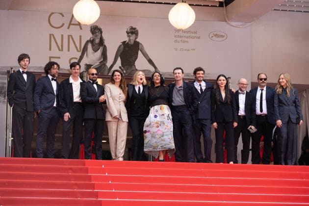 Internationale Filmfestspiele von Cannes, The Unknown Premiere #4 79th International Cannes Film Festival Montée des marches du film L inconnue 79th International Cannes Film Festival Red Carpet with L inconnue cast 456335 2026 05 18 Seydoux, Léa Schneider, Niels Harari, Arthur Masud, Shanti Grasmug, Lilith Poggio, Andrea Senechal, Laurent Harari, Lucas Turnbull, Jonathan Du Bois, Victoria Poymiro, Vincent Anthome, Nicolas Copyright: xIvankaxVoisinx xStarfacex STAR_456335_027