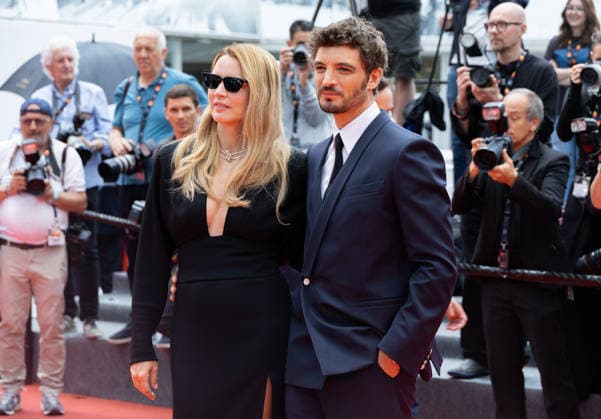 Internationale Filmfestspiele von Cannes, The Unknown Premiere #4 79ème Festival International du Film de Cannes Montée des marches du film L inconnue 79th International Cannes Film Festival Red Carpet with L inconnue cast 456335 2026 05 18 Efira, Virginie Schneider, Niels  Copyright: xIvankaxVoisinx xStarfacex STAR_456335_038