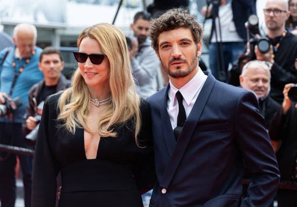 Internationale Filmfestspiele von Cannes, The Unknown Premiere #4 79ème Festival International du Film de Cannes Montée des marches du film L inconnue 79th International Cannes Film Festival Red Carpet with L inconnue cast 456335 2026 05 18 Efira, Virginie Schneider, Niels  Copyright: xIvankaxVoisinx xStarfacex STAR_456335_040