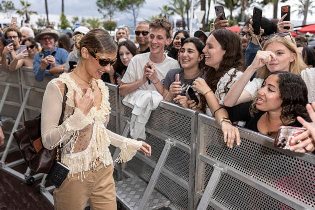 Celebrity, Internationale Filmfestspiele von Cannes, Stars am Hotel Martinez Cannes Bella Hadid exits Martinez MP Cannes, France- May 18: Bella Hadid arrives to the Martinez Hotel during 79th Festival of Cannes, on May 18, 2026 in Cannes, France. Photo by Marco Piovanotto Abacapress.com Cannes France  Copyright: xPiovanottoxMarco ABACAx