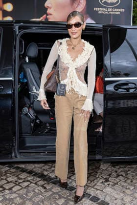 Celebrity, Internationale Filmfestspiele von Cannes, Stars am Hotel Martinez Cannes Bella Hadid exits Martinez MP Cannes, France- May 18: Bella Hadid arrives to the Martinez Hotel during 79th Festival of Cannes, on May 18, 2026 in Cannes, France. Photo by Marco Piovanotto Abacapress.com Cannes France  Copyright: xPiovanottoxMarco ABACAx