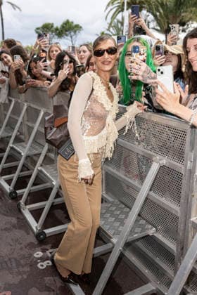Celebrity, Internationale Filmfestspiele von Cannes, Stars am Hotel Martinez Cannes Bella Hadid exits Martinez MP Cannes, France- May 18: Bella Hadid arrives to the Martinez Hotel during 79th Festival of Cannes, on May 18, 2026 in Cannes, France. Photo by Marco Piovanotto Abacapress.com Cannes France  Copyright: xPiovanottoxMarco ABACAx