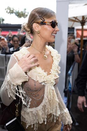 Celebrity, Internationale Filmfestspiele von Cannes, Stars am Hotel Martinez Cannes Bella Hadid exits Martinez MP Cannes, France- May 18: Bella Hadid arrives to the Martinez Hotel during 79th Festival of Cannes, on May 18, 2026 in Cannes, France. Photo by Marco Piovanotto Abacapress.com Cannes France  Copyright: xPiovanottoxMarco ABACAx
