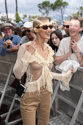Celebrity, Internationale Filmfestspiele von Cannes, Stars am Hotel Martinez Cannes Bella Hadid exits Martinez MP Cannes, France- May 18: Bella Hadid arrives to the Martinez Hotel during 79th Festival of Cannes, on May 18, 2026 in Cannes, France. Photo by Marco Piovanotto Abacapress.com Cannes France  Copyright: xPiovanottoxMarco ABACAx
