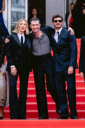 Internationale Filmfestspiele von Cannes, The Unknown Premiere #4 79ème Festival International du Film de Cannes Montée des marches du film L inconnue 79th International Cannes Film Festival Red Carpet with L inconnue cast 456336 2026 05 18 Schneider, Niels Seydoux, Léa Harari, Arthur  Copyright: xTerencexBaelenx STAR_456336_059