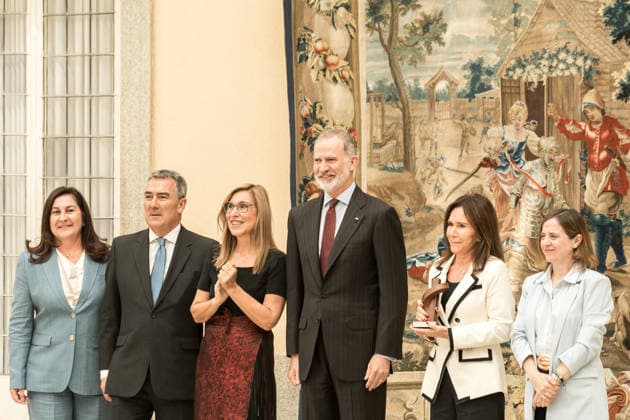 The King presents the 10th Enrique V Iglesias Award for the Development of the Ibero-American Business Space King Felipe VI presents the 10th Enrique V Iglesias Award for the Development of the Ibero-American Business Space to the Luksic family for their business career, at the Royal Palace of El Pardo, on May 18, 2026, in Madrid Spain The award highlights the work of personalities who contribute in an extraordinary way to the evolution and development of the Ibero-American countries The Luksic family has been recognized for its enormous business career in Chile, where today it has participation in mining, banking, transportation, beverages, manufacturing and energy, where it currently has interests in mining, banking, transportation, beve  Copyright: xDiegoxRadamÃ sx 7531944
