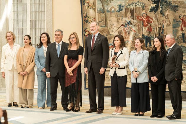 The King presents the 10th Enrique V Iglesias Award for the Development of the Ibero-American Business Space King Felipe VI presents the 10th Enrique V Iglesias Award for the Development of the Ibero-American Business Space to the Luksic family for their business career, at the Royal Palace of El Pardo, on May 18, 2026, in Madrid Spain The award highlights the work of personalities who contribute in an extraordinary way to the evolution and development of the Ibero-American countries The Luksic family has been recognized for its enormous business career in Chile, where today it has participation in mining, banking, transportation, beverages, manufacturing and energy, where it currently has interests in mining, banking, transportation, beve Copyright: xDiegoxRadamà sx 7531945