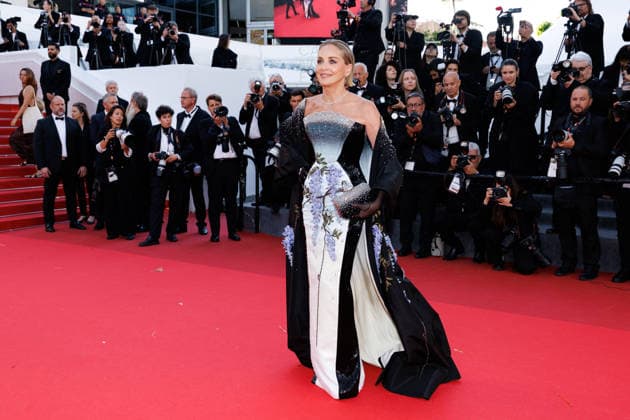 Internationale Filmfestspiele von Cannes, Fjord Premiere #5 Sharon Stone Montée des marches du film Fjord lors du 79ème Festival International du Film de Cannes, le 18 mai 2026 Jacovides Moreau Bestimage Red carpet for Fjord at the 79th Cannes International Film Festival on May 18, 2026 Cannes France  Copyright: xJACOVIDES-MOREAUx xBESTIMAGExJACOVIDES-MOREAUx xBESTIMAGEx