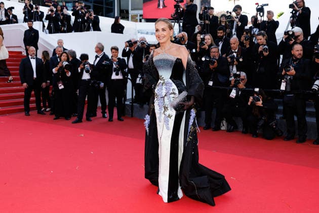 Internationale Filmfestspiele von Cannes, Fjord Premiere #5 Sharon Stone Montée des marches du film Fjord lors du 79ème Festival International du Film de Cannes, le 18 mai 2026 Jacovides Moreau Bestimage Red carpet for Fjord at the 79th Cannes International Film Festival on May 18, 2026 Cannes France  Copyright: xJACOVIDES-MOREAUx xBESTIMAGExJACOVIDES-MOREAUx xBESTIMAGEx
