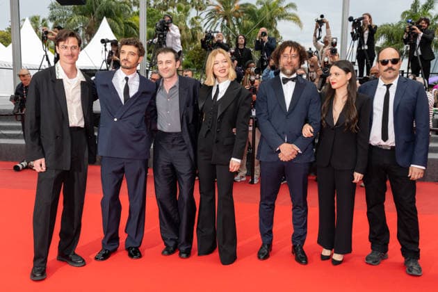 Internationale Filmfestspiele von Cannes, The Unknown Premiere #6 Lucas Harari, Niels Schneider, Arthur Harari, Léa Seydoux, Laurent Senechal, Lilith Grasmug et Nicolas Anthomé Montée des marches du film Linconnue lors du 79ème Festival International du Film de Cannes, le 18 mai 2026 Olivier Borde Bestimage Red carpet for The unknown at the 79th Cannes International Film Festival on May 18, 2026 Cannes France  Copyright: xOLIVIERxBORDEx xBESTIMAGExOLIVIERxBORDEx xBESTIMAGEx