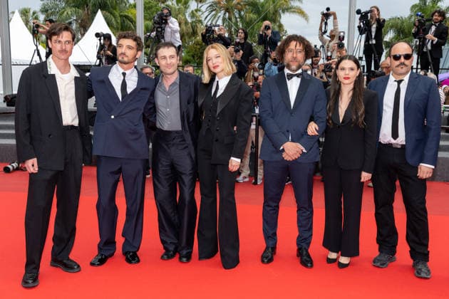 Internationale Filmfestspiele von Cannes, The Unknown Premiere #6 Lucas Harari, Niels Schneider, Arthur Harari, Léa Seydoux, Laurent Senechal, Lilith Grasmug et Nicolas Anthomé Montée des marches du film Linconnue lors du 79ème Festival International du Film de Cannes, le 18 mai 2026 Olivier Borde Bestimage Red carpet for The unknown at the 79th Cannes International Film Festival on May 18, 2026 Cannes France  Copyright: xOLIVIERxBORDEx xBESTIMAGExOLIVIERxBORDEx xBESTIMAGEx