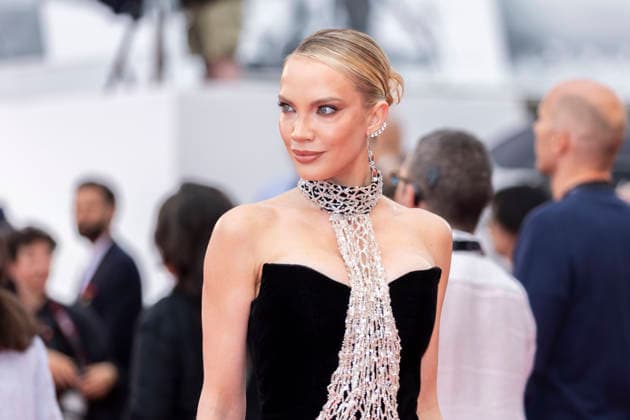Internationale Filmfestspiele von Cannes, The Unknown Premiere #6 Kate Alexeeva Montée des marches for The unknown at the 79th Cannes International Film Festival on May 18, 2026 Olivier Borde Bestimage Red carpet for The unknown at the 79th Cannes International Film Festival on May 18, 2026 Cannes France  Copyright: xOLIVIERxBORDEx xBESTIMAGExOLIVIERxBORDEx xBESTIMAGEx