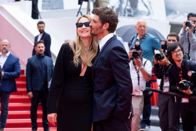 Internationale Filmfestspiele von Cannes, The Unknown Premiere #6 Virginie Efira et Niels Schneider Montée des marches du film Linconnue lors du 79ème Festival International du Film de Cannes, le 18 mai 2026 Olivier Borde Bestimage Red carpet for The unknown at the 79th Cannes International Film Festival on May 18, 2026 Cannes France  Copyright: xOLIVIERxBORDEx xBESTIMAGExOLIVIERxBORDEx xBESTIMAGEx