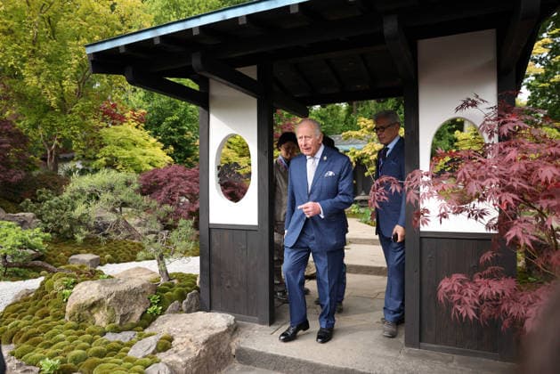 King Charles III attends the 2026 RHS Chelsea Flower Show Britain s King Charles III visits the Tokonoma Garden - Sanumaya no Niwa, by designer Kazuyuki Ishihara, on the press day ahead of the 2026 RHS Chelsea Flower Show in London on May 18, 2026., Credit:ADRIAN DENNIS PA ROTA - B68 Avalon United Kingdom, London  Copyright: xADRIANxDENNISx xPAxROTAx-xB68x xAvalonx 1100160331