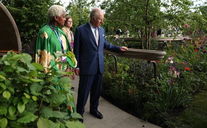 King Charles III attends the 2026 RHS Chelsea Flower Show Britain s King Charles III talks with designer Arit Anderson as they view the Parkinson s UK A Garden for Every Parkinson s Journey garden, at the 2026 RHS Chelsea Flower Show in London on May 18, 2026., Credit:ADRIAN DENNIS PA ROTA - B68 Avalon United Kingdom, London  Copyright: xADRIANxDENNISx xPAxROTAx-xB68x xAvalonx 1100160410