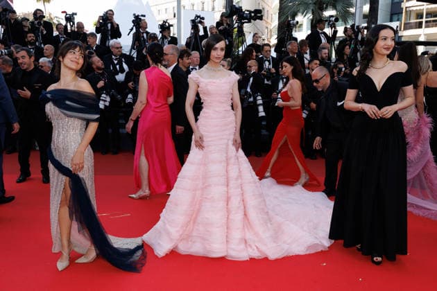 Internationale Filmfestspiele von Cannes, Fjord Premiere #9 Sofia Carson Montée des marches du film Fjord lors du 79ème Festival International du Film de Cannes, le 18 mai 2026 Jacovides Moreau Bestimage Red carpet for Fjord at the 79th Cannes International Film Festival on May 18, 2026 Cannes France  Copyright: xJACOVIDES-MOREAUx xBESTIMAGExJACOVIDES-MOREAUx xBESTIMAGEx