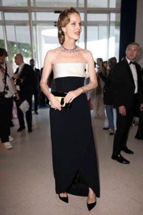 Celebrity, Internationale Filmfestspiele von Cannes, Stars am Hotel Martinez #9 Cannes Eva Herzigova exits Martinez MP Cannes, France- May 18: Eva Herzigova leaves the Martinez Hotel during 79th Festival of Cannes, on May 18, 2026 in Cannes, France. Photo by Marco Piovanotto Abacapress.com Cannes France  Copyright: xPiovanottoxMarco ABACAx