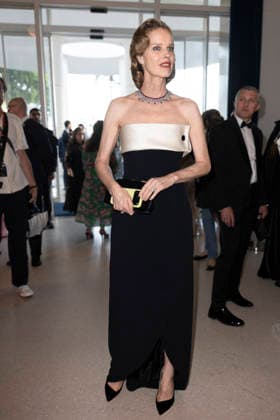 Celebrity, Internationale Filmfestspiele von Cannes, Stars am Hotel Martinez #9 Cannes Eva Herzigova exits Martinez MP Cannes, France- May 18: Eva Herzigova leaves the Martinez Hotel during 79th Festival of Cannes, on May 18, 2026 in Cannes, France. Photo by Marco Piovanotto Abacapress.com Cannes France  Copyright: xPiovanottoxMarco ABACAx