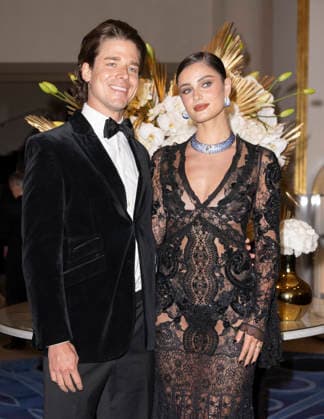 Celebrity, Internationale Filmfestspiele von Cannes, Stars am Hotel Martinez #9 Cannes Taylor Hill, Daniel Fryer exits Martinez MP Cannes, France- May 18: Taylor Hill, Daniel Fryer leave the Martinez Hotel during 79th Festival of Cannes, on May 18, 2026 in Cannes, France. Photo by Marco Piovanotto Abacapress.com Cannes France  Copyright: xPiovanottoxMarco ABACAx