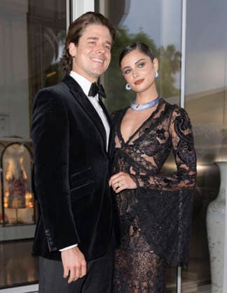 Celebrity, Internationale Filmfestspiele von Cannes, Stars am Hotel Martinez #9 Cannes Taylor Hill, Daniel Fryer exits Martinez MP Cannes, France- May 18: Taylor Hill, Daniel Fryer leave the Martinez Hotel during 79th Festival of Cannes, on May 18, 2026 in Cannes, France. Photo by Marco Piovanotto Abacapress.com Cannes France  Copyright: xPiovanottoxMarco ABACAx