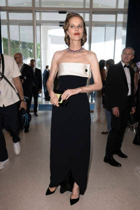 Celebrity, Internationale Filmfestspiele von Cannes, Stars am Hotel Martinez #9 Cannes Eva Herzigova exits Martinez MP Cannes, France- May 18: Eva Herzigova leaves the Martinez Hotel during 79th Festival of Cannes, on May 18, 2026 in Cannes, France. Photo by Marco Piovanotto Abacapress.com Cannes France  Copyright: xPiovanottoxMarco ABACAx