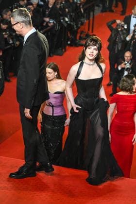 79ème Festival International du Film de Cannes Montée des marches du film Her Private Hell 79th International Cannes Film Festival Red Carpet for Her Private Hell movie 456364 2026 05 18 Cannes France Thatcher, Sophie Winding Refn, Nicolas  Copyright: xSergexArnalx xStarfacex STAR_456364_005