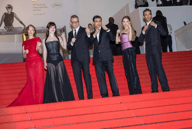79ème Festival International du Film de Cannes Montée des marches du film Her Private Hell 79th International Cannes Film Festival Red Carpet for Her Private Hell movie 456365 2026 05 18 Cannes Thatcher, Sophie Melton, Charles Froseth, Kristine Winding Refn, Nicolas  Copyright: xIvankaxVoisinx xStarfacex STAR_456365_018