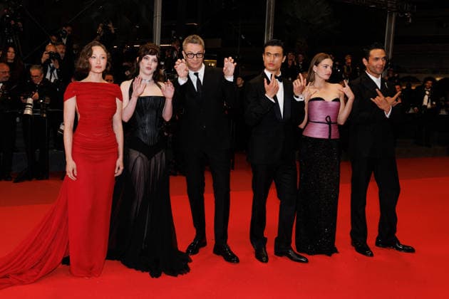 Havana Rose Liu, Sophie Thatcher, Nicolas Winding Refn, Charles Melton, Kristine Froseth et Diego Calva Montée des marches du film Her private hell lors du 79ème Festival International du Film de Cannes, le 18 mai 2026 Jacovides Moreau Bestimage Red carpet for Her private hell at the 79th Cannes International Film Festival on May 18, 2026 Cannes France  Copyright: xJACOVIDES-MOREAUx xBESTIMAGExJACOVIDES-MOREAUx xBESTIMAGEx