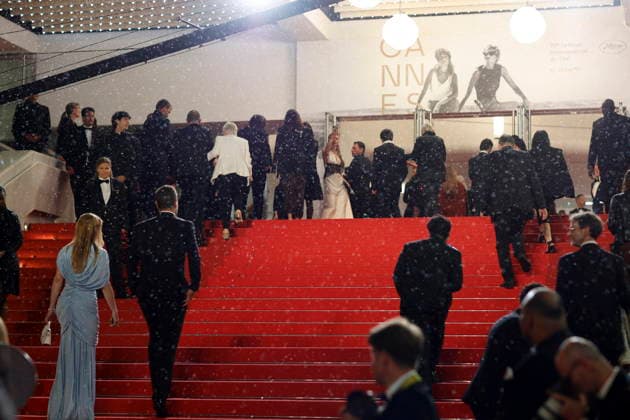 Illustration pluie sur Cannes Montée des marches du film Her private hell lors du 79ème Festival International du Film de Cannes, le 18 mai 2026 Jacovides Moreau Bestimage Red carpet for Her private hell at the 79th Cannes International Film Festival on May 18, 2026 Cannes France  Copyright: xJACOVIDES-MOREAUx xBESTIMAGExJACOVIDES-MOREAUx xBESTIMAGEx