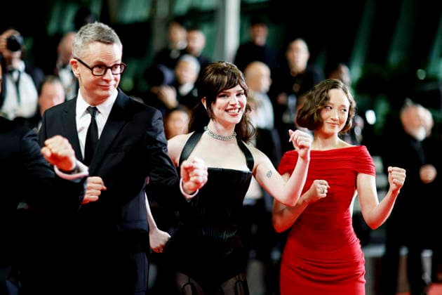 Nicolas Winding Refn, Sophie Thatcher et Havana Rose Liu Montée des marches du film Her private hell lors du 79ème Festival International du Film de Cannes, le 18 mai 2026 Jacovides Moreau Bestimage Red carpet for Her private hell at the 79th Cannes International Film Festival on May 18, 2026 Cannes France  Copyright: xJACOVIDES-MOREAUx xBESTIMAGExJACOVIDES-MOREAUx xBESTIMAGEx
