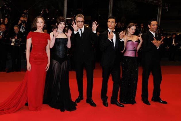 Havana Rose Liu, Sophie Thatcher, Nicolas Winding Refn, Charles Melton, Kristine Froseth et Diego Calva Montée des marches du film Her private hell lors du 79ème Festival International du Film de Cannes, le 18 mai 2026 Jacovides Moreau Bestimage Red carpet for Her private hell at the 79th Cannes International Film Festival on May 18, 2026 Cannes France  Copyright: xJACOVIDES-MOREAUx xBESTIMAGExJACOVIDES-MOREAUx xBESTIMAGEx