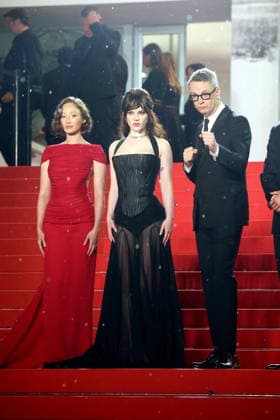 Havana Rose Liu, Sophie Thatcher et Nicolas Winding Refn Montée des marches du film Her private hell lors du 79ème Festival International du Film de Cannes, le 18 mai 2026 Jacovides Moreau Bestimage Red carpet for Her private hell at the 79th Cannes International Film Festival on May 18, 2026 Cannes France  Copyright: xJACOVIDES-MOREAUx xBESTIMAGExJACOVIDES-MOREAUx xBESTIMAGEx
