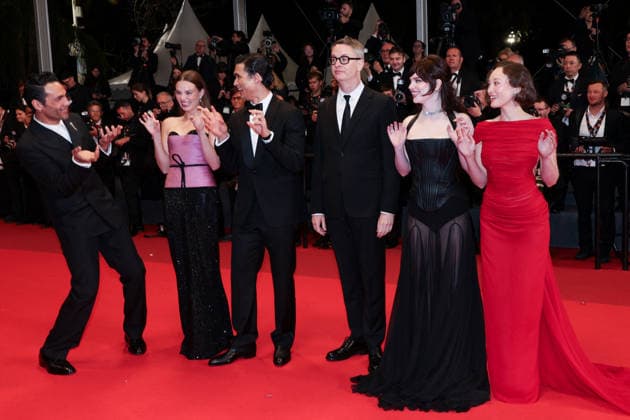Diego Calva, Kristine Froseth, Charles Melton, Nicolas Winding Refn, Sophie Thatcher et Havana Rose Liu Montée des marches du film Her private hell lors du 79ème Festival International du Film de Cannes, le 18 mai 2026 Jacovides Moreau Bestimage Red carpet for Her private hell at the 79th Cannes International Film Festival on May 18, 2026 Cannes France  Copyright: xJACOVIDES-MOREAUx xBESTIMAGExJACOVIDES-MOREAUx xBESTIMAGEx