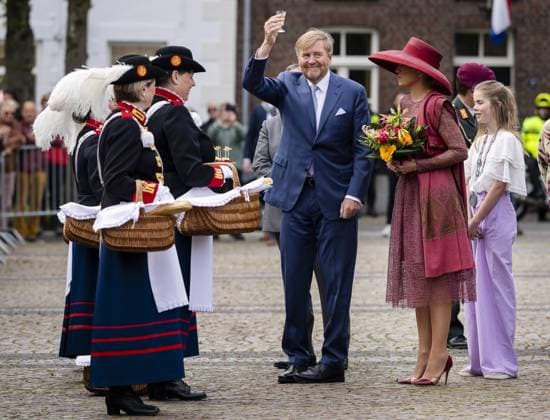 WESSEM - King Willem-Alexander and Queen Maxima at the start of the regional visit to the municipalities of Maasgouw, Echt-Susteren, Roerdalen, and Roermond. The Central Limburg region is characterized by its location on the border with Belgium and Germany. REMKO DE WAAL ANP netherlands out - belgium out  Copyright: xx x558728729x originalFilename: 558728729.jpg