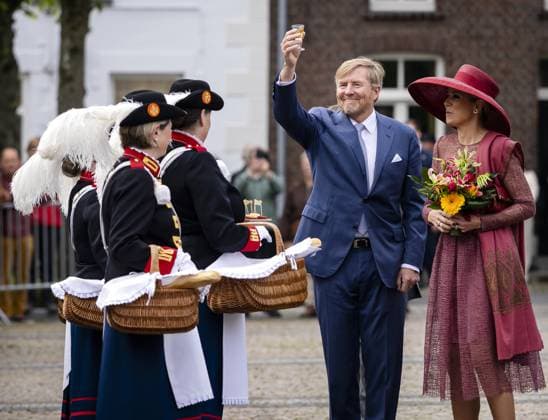 WESSEM - King Willem-Alexander and Queen Maxima at the start of the regional visit to the municipalities of Maasgouw, Echt-Susteren, Roerdalen, and Roermond. The Central Limburg region is characterized by its location on the border with Belgium and Germany. REMKO DE WAAL ANP netherlands out - belgium out  Copyright: xx x558728886x originalFilename: 558728886.jpg