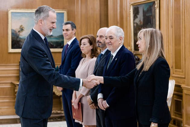 King Felipe VI greets the President of the Supreme Court, Isabel Perelló, during the act of sanctioning the reform of Article 69, Section 3 of the Spanish Constitution, at the Zarzuela Palace, May 19, 2026, in Madrid Spain The reform of Section 3 of Article 69 of the Spanish Constitution will allow the island of Formentera to elect its own senator, independently of the senator elected by the island of Eivissa 19 MAY 2026 Carlos Lujá Madrid Madrid Spain  Copyright: xCarlosxLujanx 7533380