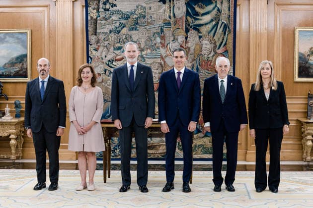 The King sanctions the reform of Section 3 of Article 69 of the Constitution King Felipe VI 3i , the President of the Government, Pedro Sánchez 3d , the President of the Congress of Deputies, Francina Armengol 2i , the President of the Senate, Pedro Rollán i , the President of the Constitutional Court, Cándido Conde Pumpido 2d , and the President of the Supreme Court, Isabel Perelló d , during the act of sanction of the reform of Article 69, Paragraph 3 of the Spanish Constitution, at the Zarzuela Palace, on May 19, 2026, in Madrid Spain The reform of Article 69, Paragraph 3 of the Spanish Constitution will allow the island of Formentera to elect its own senator, independently of the one elected by the island of Eivissa 19 MAY 2026 Carlos  Copyright: xCarlosxLujanx 7533384