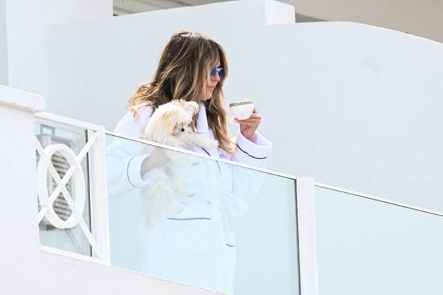 Cannes - Heidi Klum On The Balcony With Her Dog Heidi Klum on the balcony of her hotel with her dog Fritz during the 79th Cannes Film Festival, in Cannes, France on May 19, 2026. Photo by Florian Poitout ABACAPRESS.COM Cannes France  Copyright: xPoitoutxFlorian ABACAx