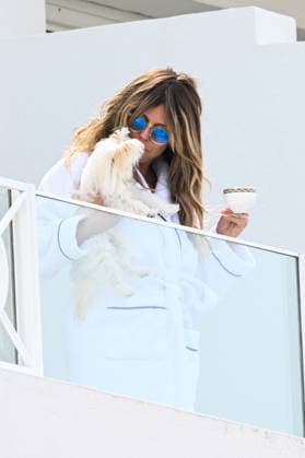 Cannes - Heidi Klum On The Balcony With Her Dog Heidi Klum on the balcony of her hotel with her dog Fritz during the 79th Cannes Film Festival, in Cannes, France on May 19, 2026. Photo by Florian Poitout ABACAPRESS.COM Cannes France  Copyright: xPoitoutxFlorian ABACAx