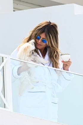 Cannes - Heidi Klum On The Balcony With Her Dog Heidi Klum on the balcony of her hotel with her dog Fritz during the 79th Cannes Film Festival, in Cannes, France on May 19, 2026. Photo by Florian Poitout ABACAPRESS.COM Cannes France  Copyright: xPoitoutxFlorian ABACAx