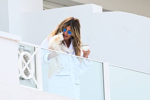 Cannes - Heidi Klum On The Balcony With Her Dog Heidi Klum on the balcony of her hotel with her dog Fritz during the 79th Cannes Film Festival, in Cannes, France on May 19, 2026. Photo by Florian Poitout ABACAPRESS.COM Cannes France  Copyright: xPoitoutxFlorian ABACAx