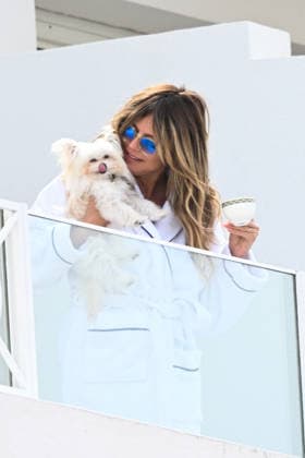 Cannes - Heidi Klum On The Balcony With Her Dog Heidi Klum on the balcony of her hotel with her dog Fritz during the 79th Cannes Film Festival, in Cannes, France on May 19, 2026. Photo by Florian Poitout ABACAPRESS.COM Cannes France  Copyright: xPoitoutxFlorian ABACAx