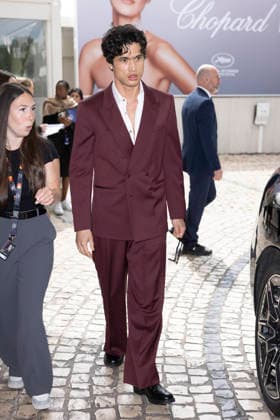 Cannes Charles Melton exits Martinez MP Cannes, France- May 19: Charles Melton leave the Martinez Hotel during 79th Festival of Cannes, on May 19 2026 in Cannes, France. Photo by Marco Piovanotto Abacapress.com Cannes France  Copyright: xPiovanottoxMarco ABACAx
