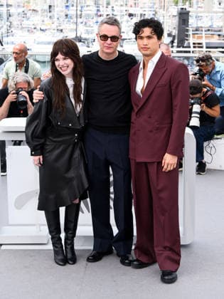 IPA84860387 - Cannes, 79th Cannes Film Festival 2026, day 8. Her Private Hell Pictured: Sophie Thatcher , Nicolas Winding Refn, Charles Melton  Copyright: xAlbertoxTerenghix xPoolxPhotoxEventsx07x 84860387