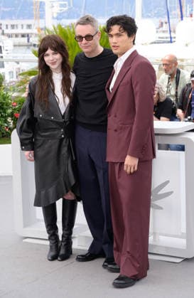 Her Private Hell Photocall at 79th Festival de Cannes - Cannes, France CANNES, FRANCE. May 19, 2026: Sophie Thatcher, Nicolas Winding Refn & Charles Melton at the photocall for Her Private Hell at the 79th Festival de Cannes. Picture: Paul Smith Featureflash Cannes France  Copyright: xPaulxSmithx xFeatureflashx