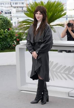 Her Private Hell Photocall at 79th Festival de Cannes - Cannes, France CANNES, FRANCE. May 19, 2026: Sophie Thatcher at the photocall for Her Private Hell at the 79th Festival de Cannes. Picture: Paul Smith Featureflash Cannes France  Copyright: xPaulxSmithx xFeatureflashx