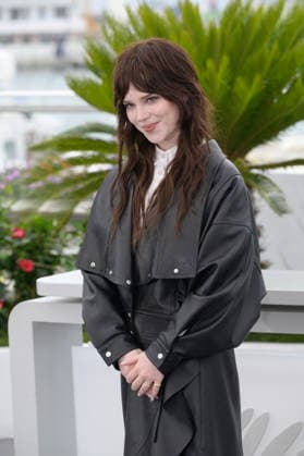 Her Private Hell Photocall at 79th Festival de Cannes - Cannes, France CANNES, FRANCE. May 19, 2026: Sophie Thatcher at the photocall for Her Private Hell at the 79th Festival de Cannes. Picture: Paul Smith Featureflash Cannes France  Copyright: xPaulxSmithx xFeatureflashx